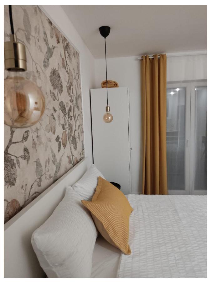 Mina Lux * Jelsa (Hvar)